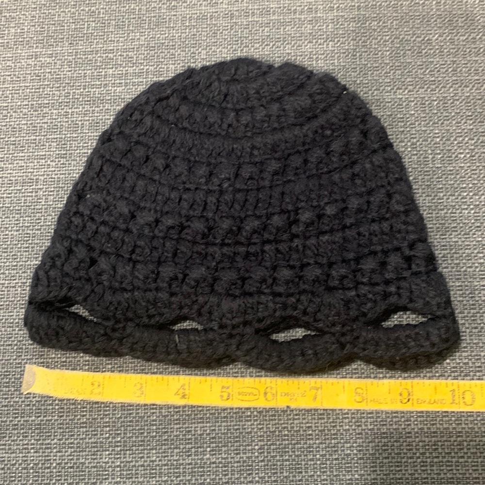 Scallop-edge beanie